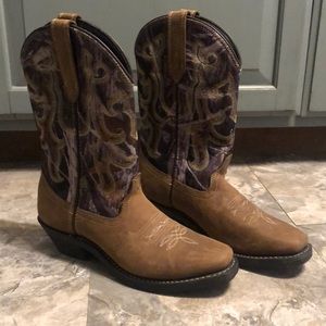 Boots. Camo/leather. Never worn.